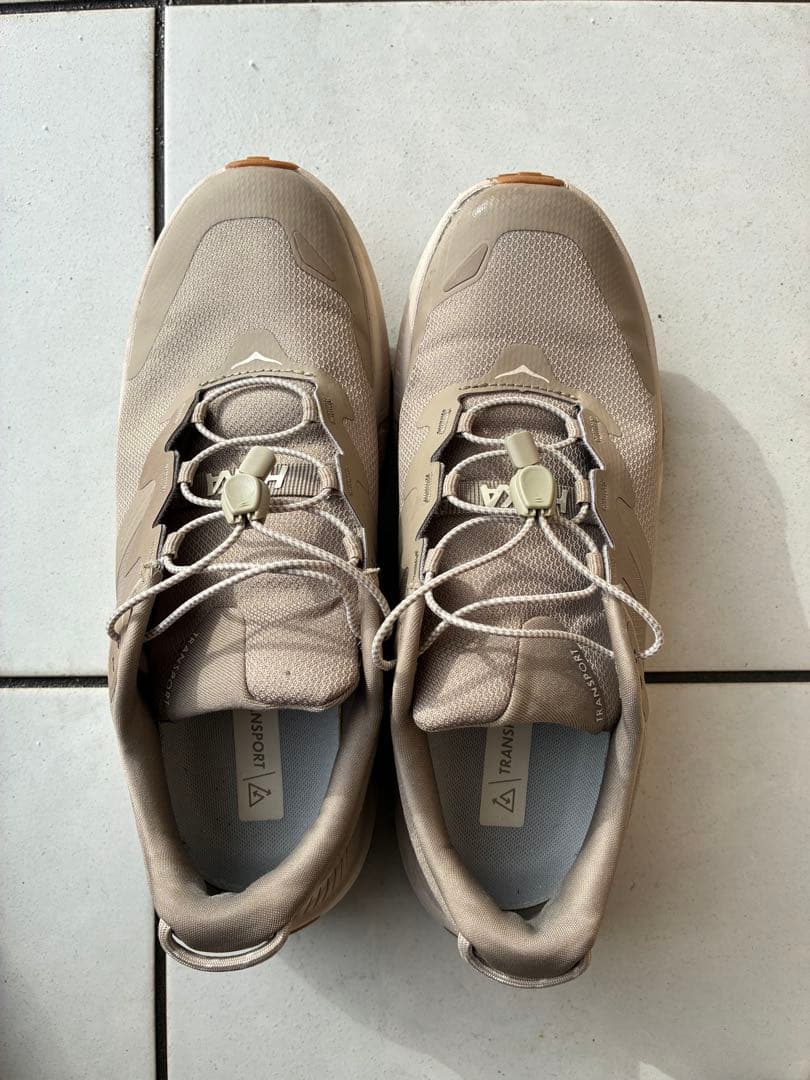 【HOKA】 TRANSPORT DEGG トランスポート　ベージュ