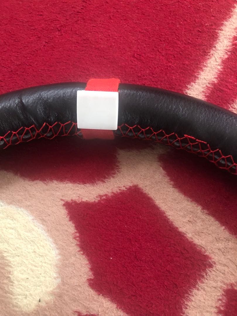 送料込み momo MOD.08 ステアリング 35㎝