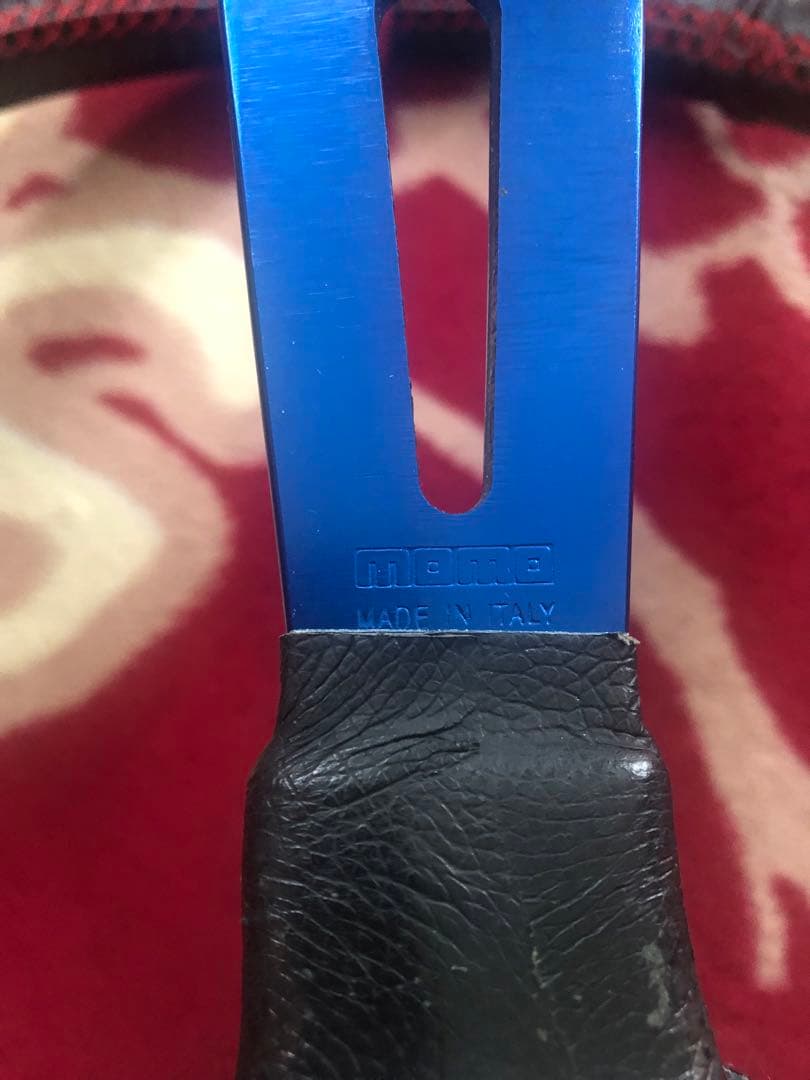 送料込み momo MOD.08 ステアリング 35㎝