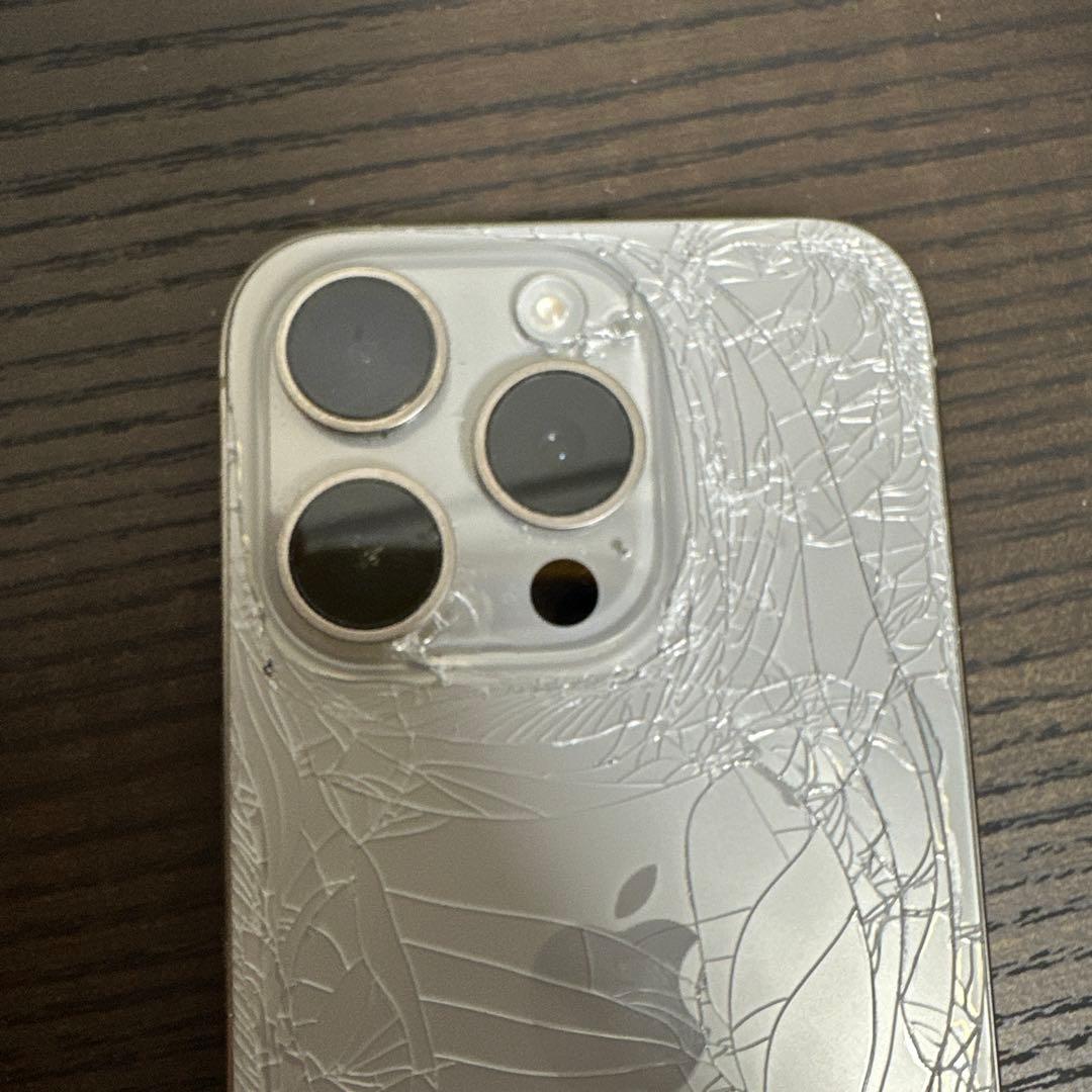 iPhone 15 Pro 画面割れ