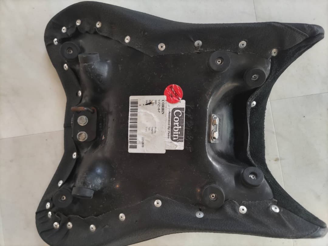 パーツ Yamaha fz1 seat