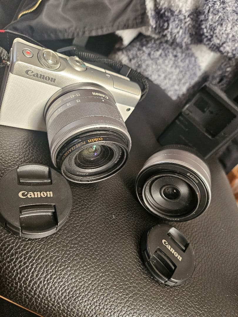 Canon EOS M100 ミラーレスカメラ 本体とレンズ＋単焦点レンズ付き