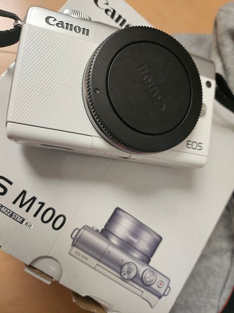 Canon EOS M100 ミラーレスカメラ 本体とレンズ＋単焦点レンズ付き