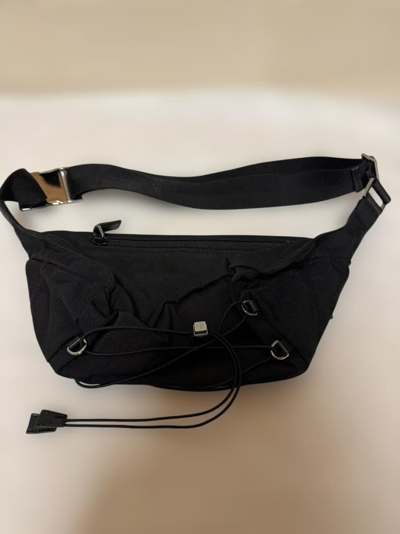 新品未使用　GUCCI ボディバッグ ブラック ストライプ