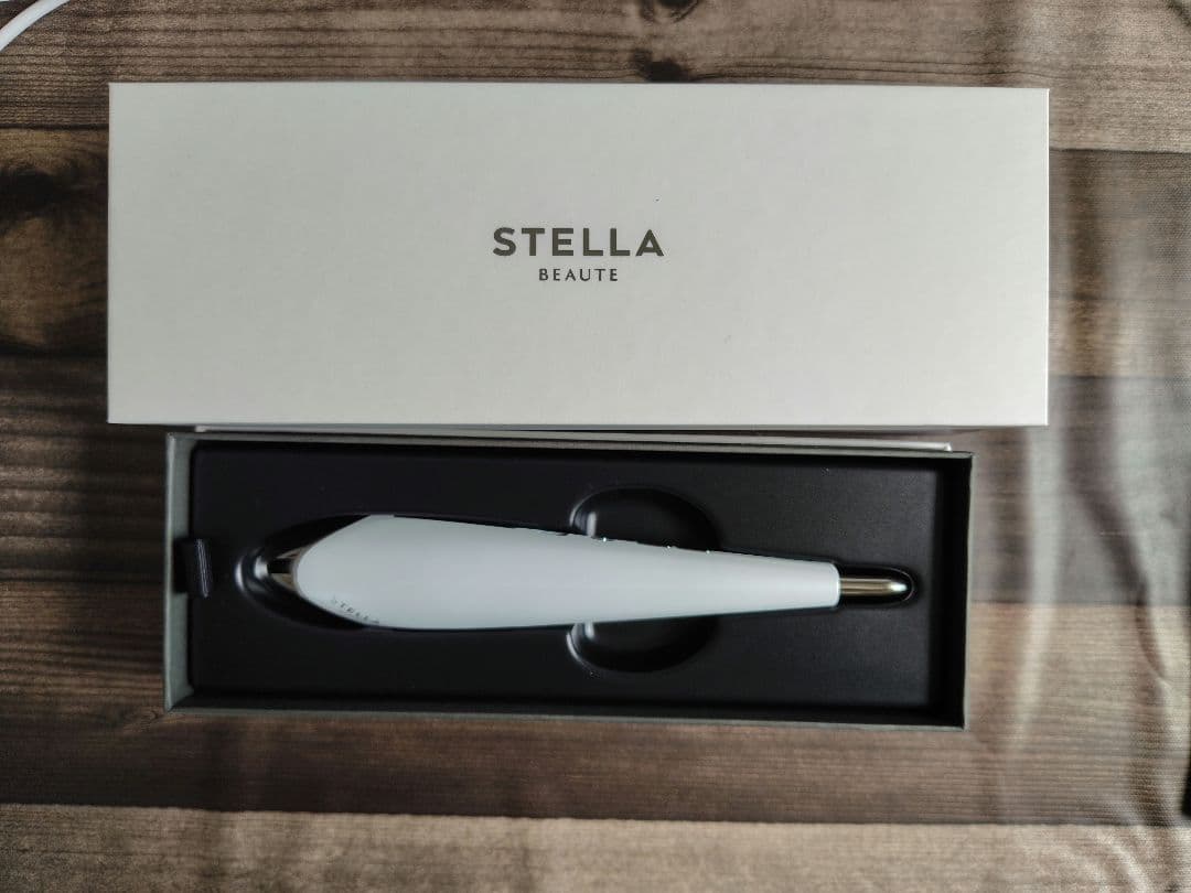 カメとウサギ　　STELLA 美顔器 ホワイト2.0