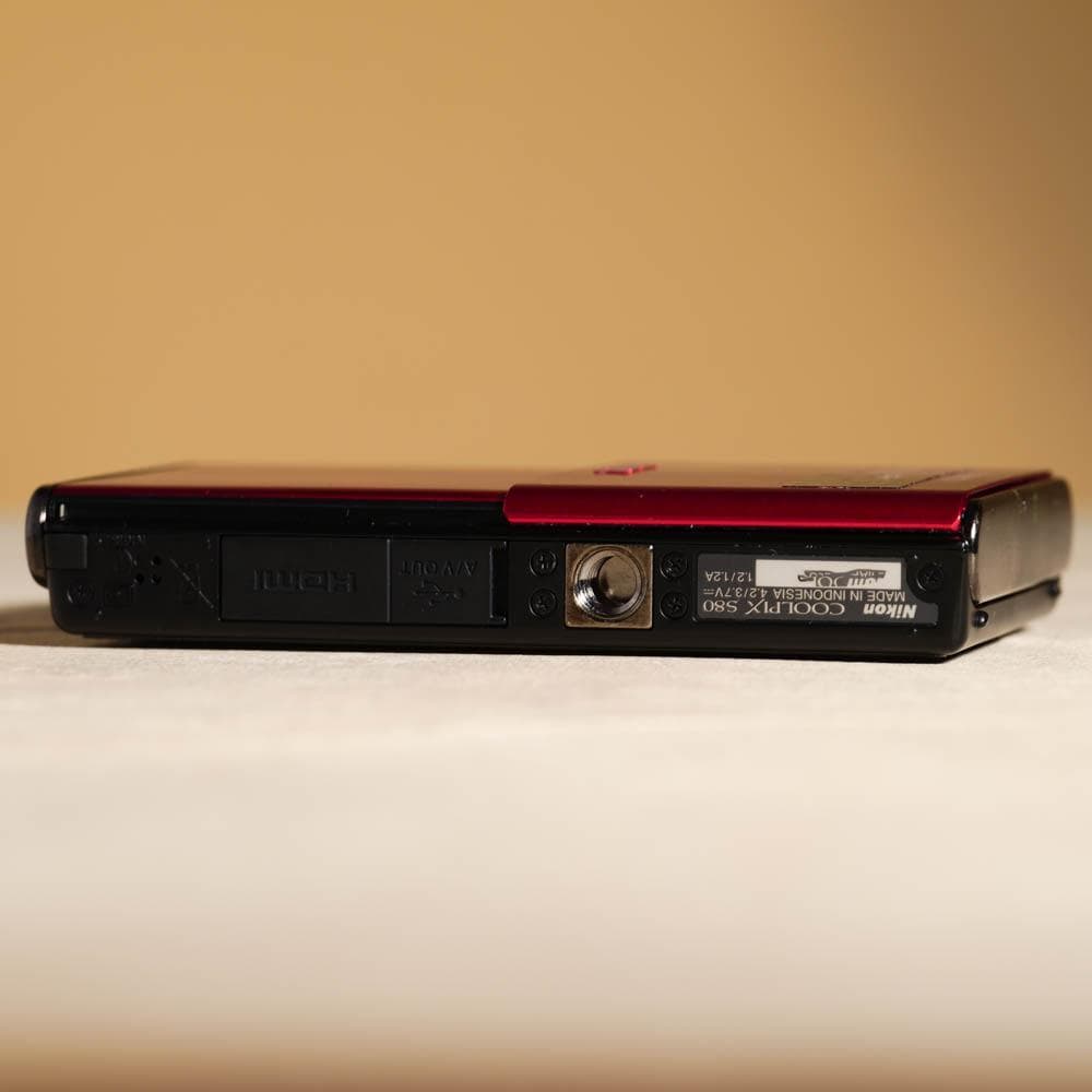 【スタイリッシュなコンデジ】Nikon coolpix s80 レッド