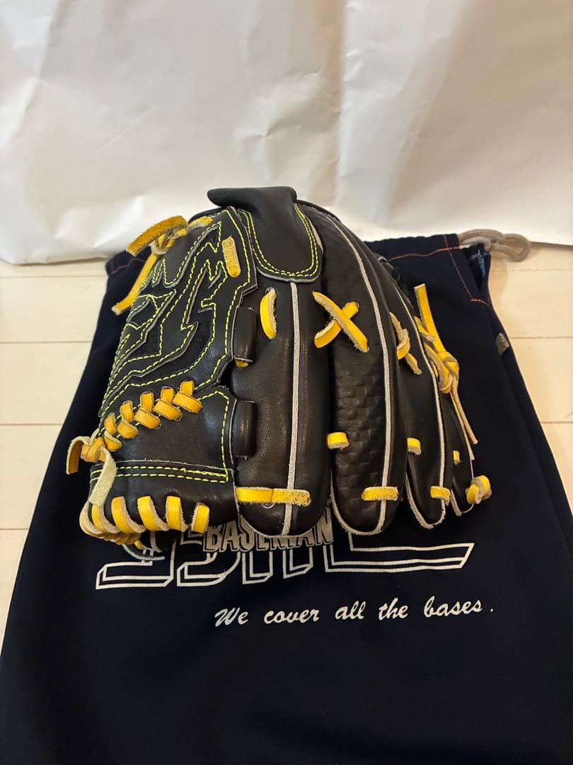 adidas 一般軟式用グローブ 黒/黄色 収納袋付き