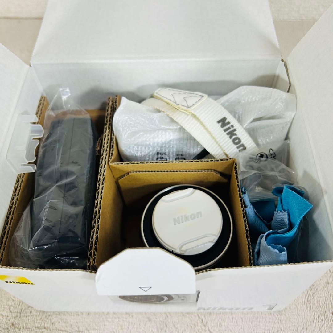 【美品】Nikon1 J1MODEL Zoom Lens Kit
