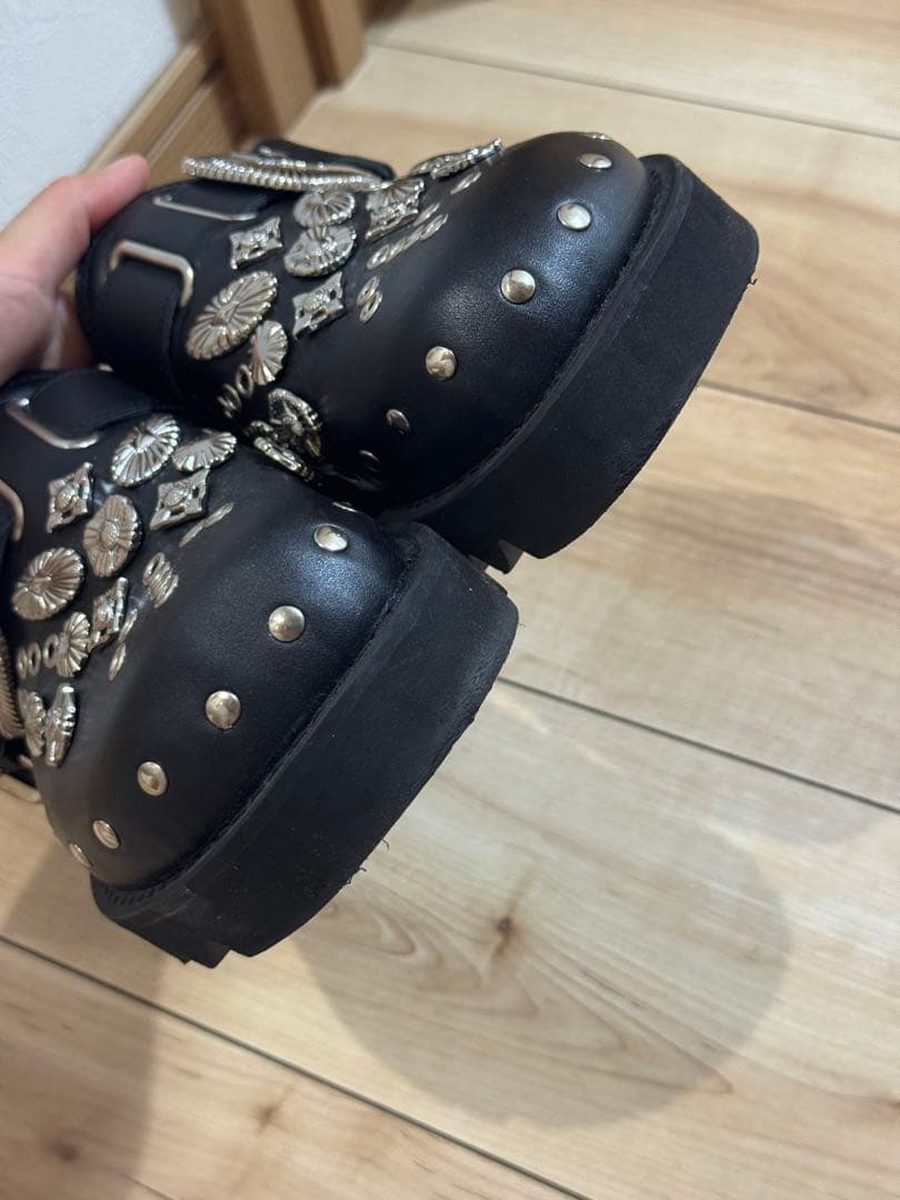 TOGA PULLA ビジュー ブラック サンダル