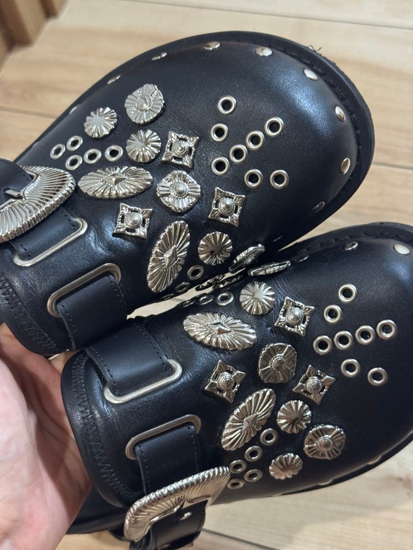 TOGA PULLA ビジュー ブラック サンダル