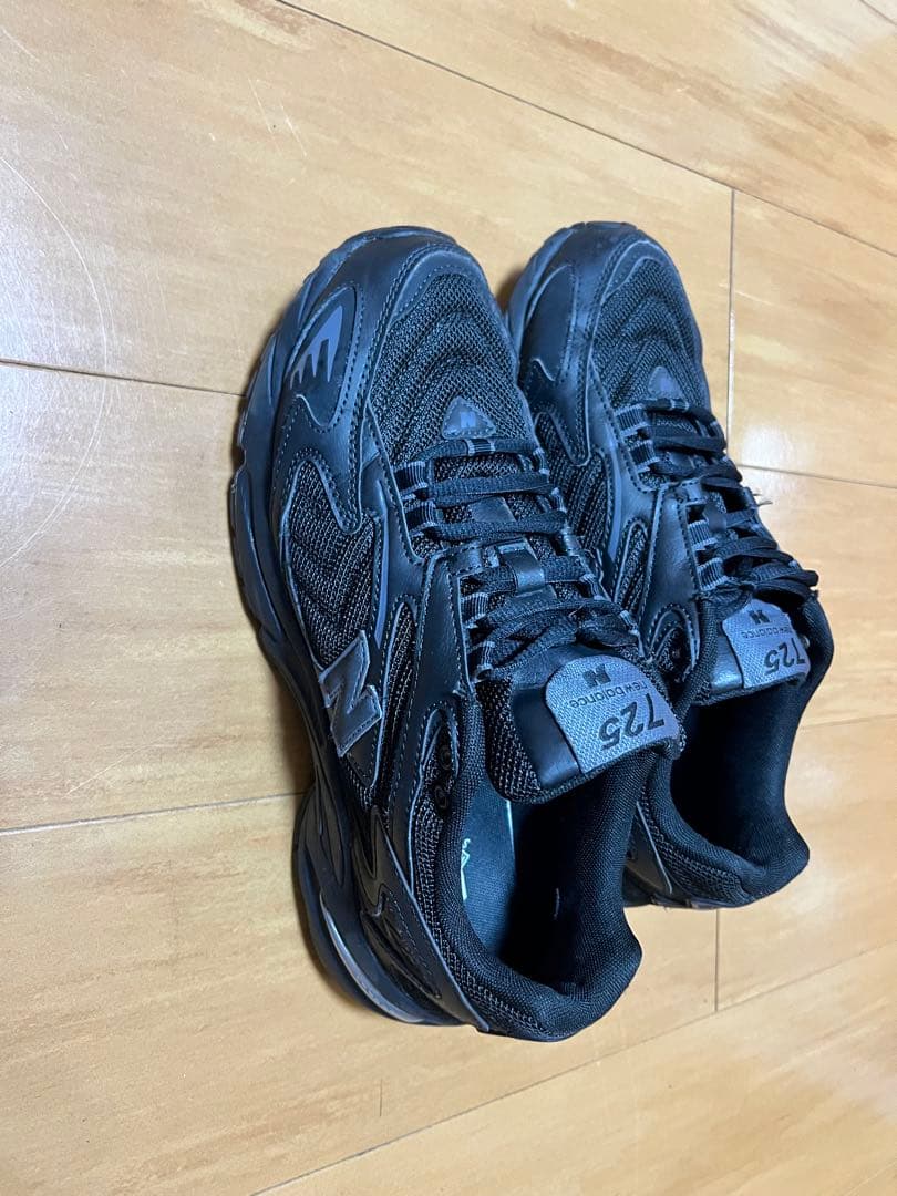 New Balance ML725 ブラック スニーカー