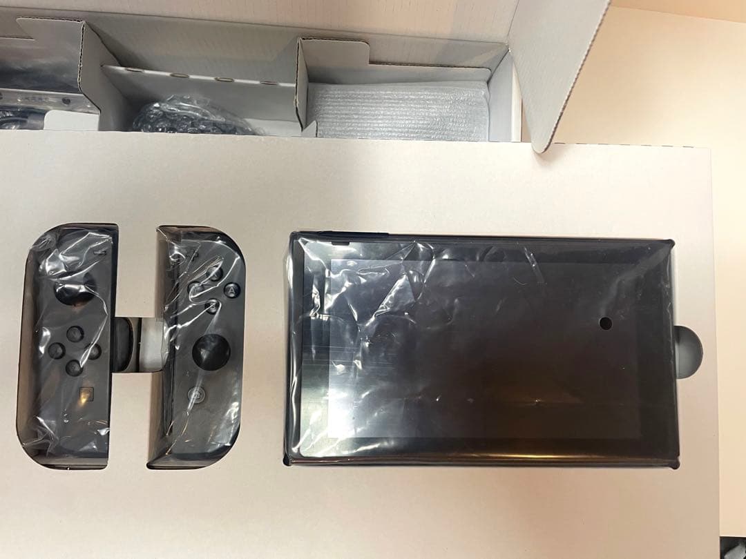 【早い者勝ち】Switch 本体 + Joy-Con　セット　おまけ付き