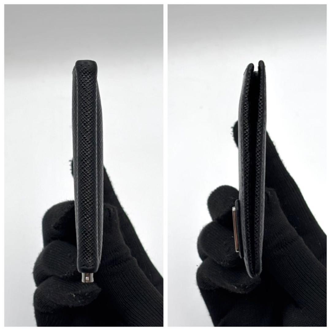 新品に近い プラダ 現行 箱付属 マネークリップ サフィアーノ 三角プレート 黒