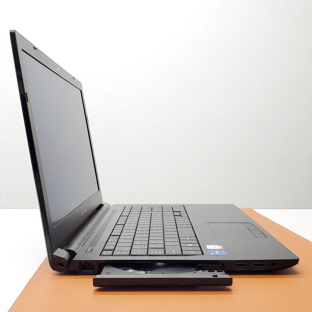 【商品番号1957】dynabook　15.6型ノートパソコン　2022年製