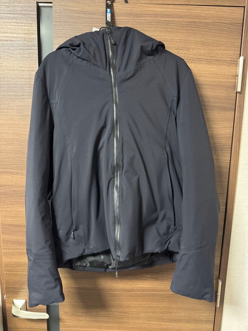 ATTACHMENT透湿防水3レイヤーナイロンリップ　フーデッドダウンジャケット