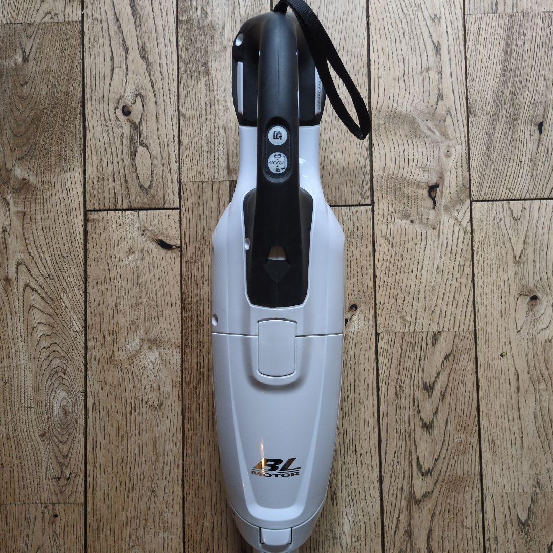 T*i様 Makita CL181FDRFW 本体 バッテリー・充電器・サイクロ