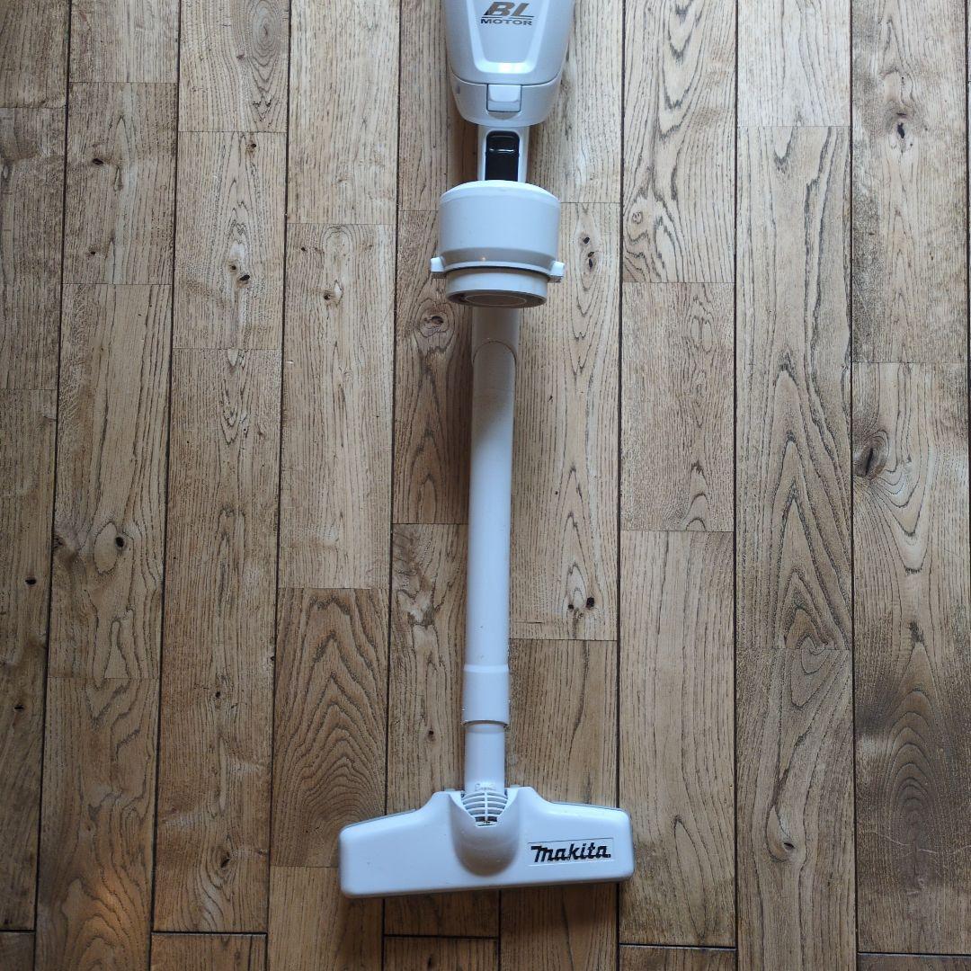 T*i様 Makita CL181FDRFW 本体 バッテリー・充電器・サイクロ