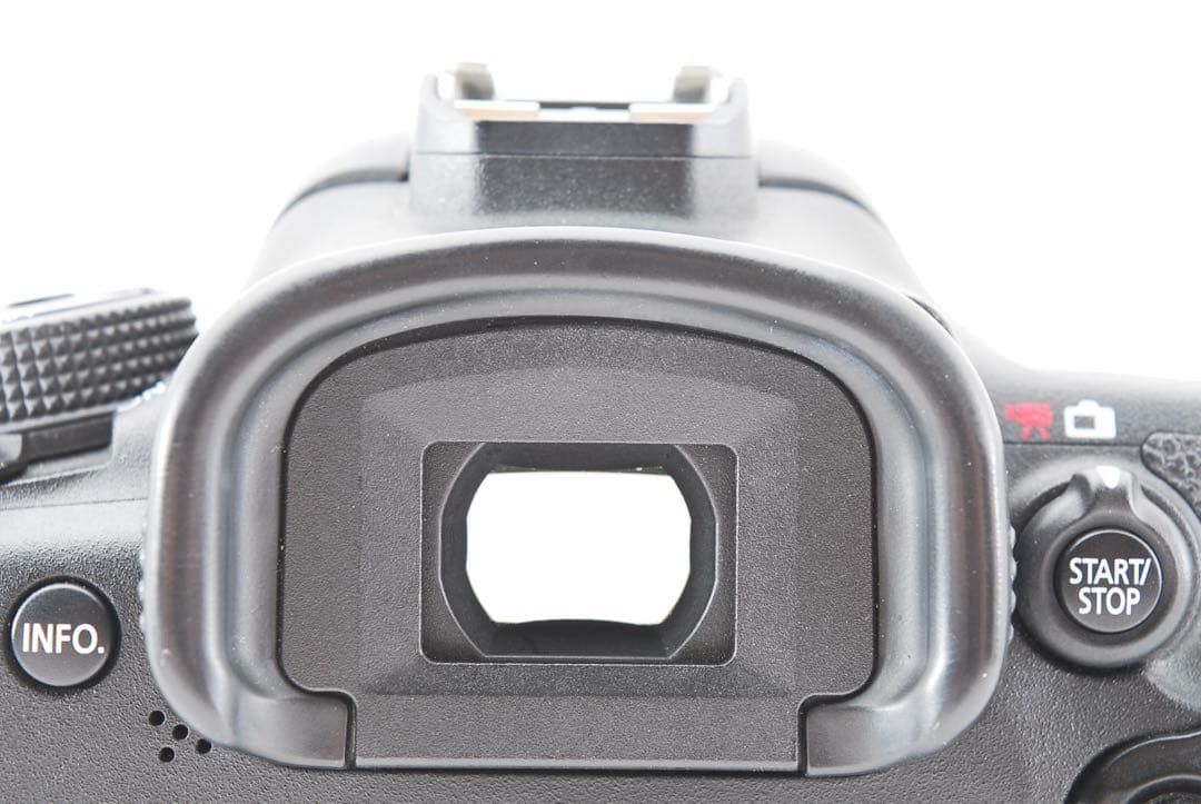 一眼レフカメラCanon EOS 7D Mark II 標準&望遠レンズセット