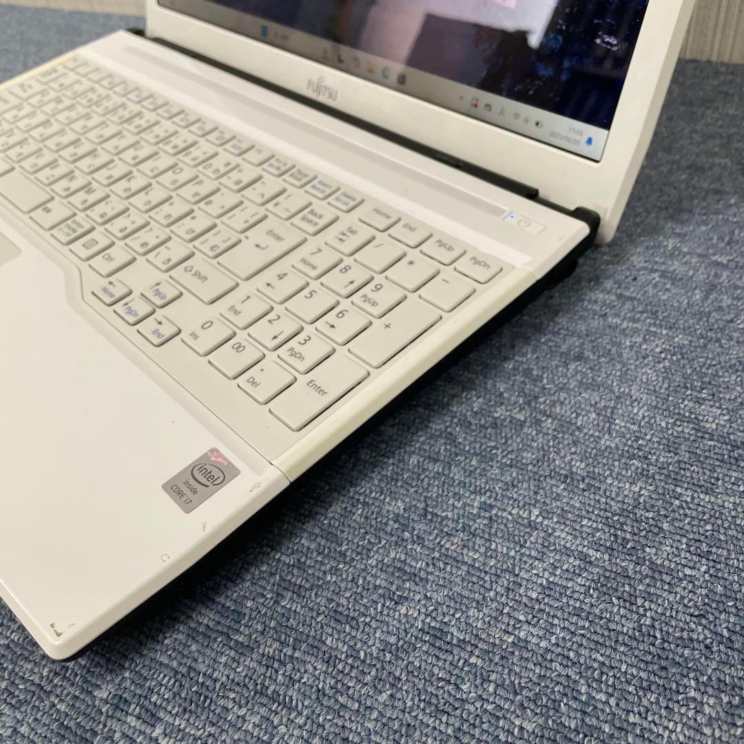 富士通ノートパソコン　Windows11 オフィス 　爆速SSD　初期設定済み