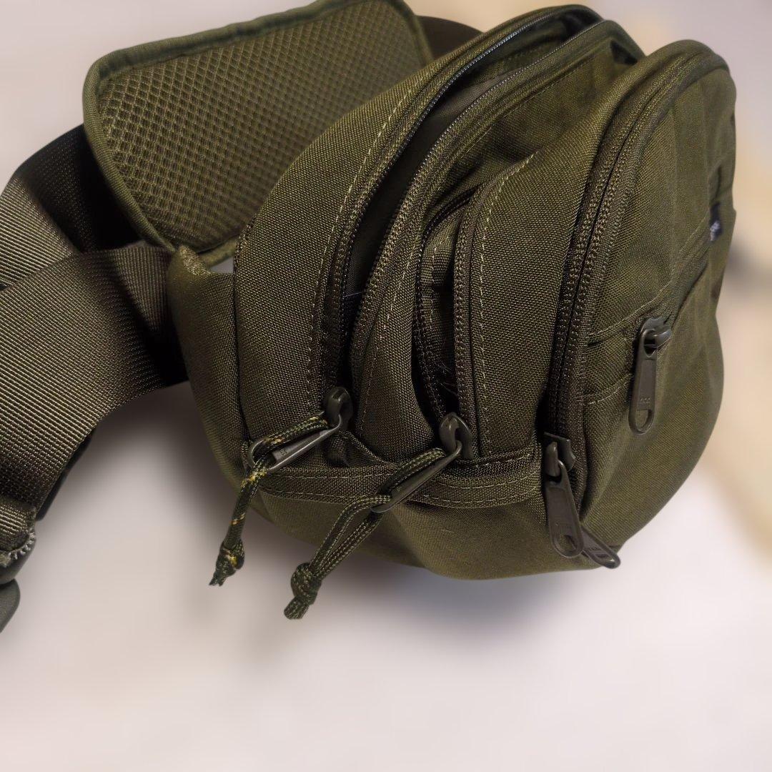 極美品　Hugoo ハグー ヒップシート カーキ　抱っこ紐