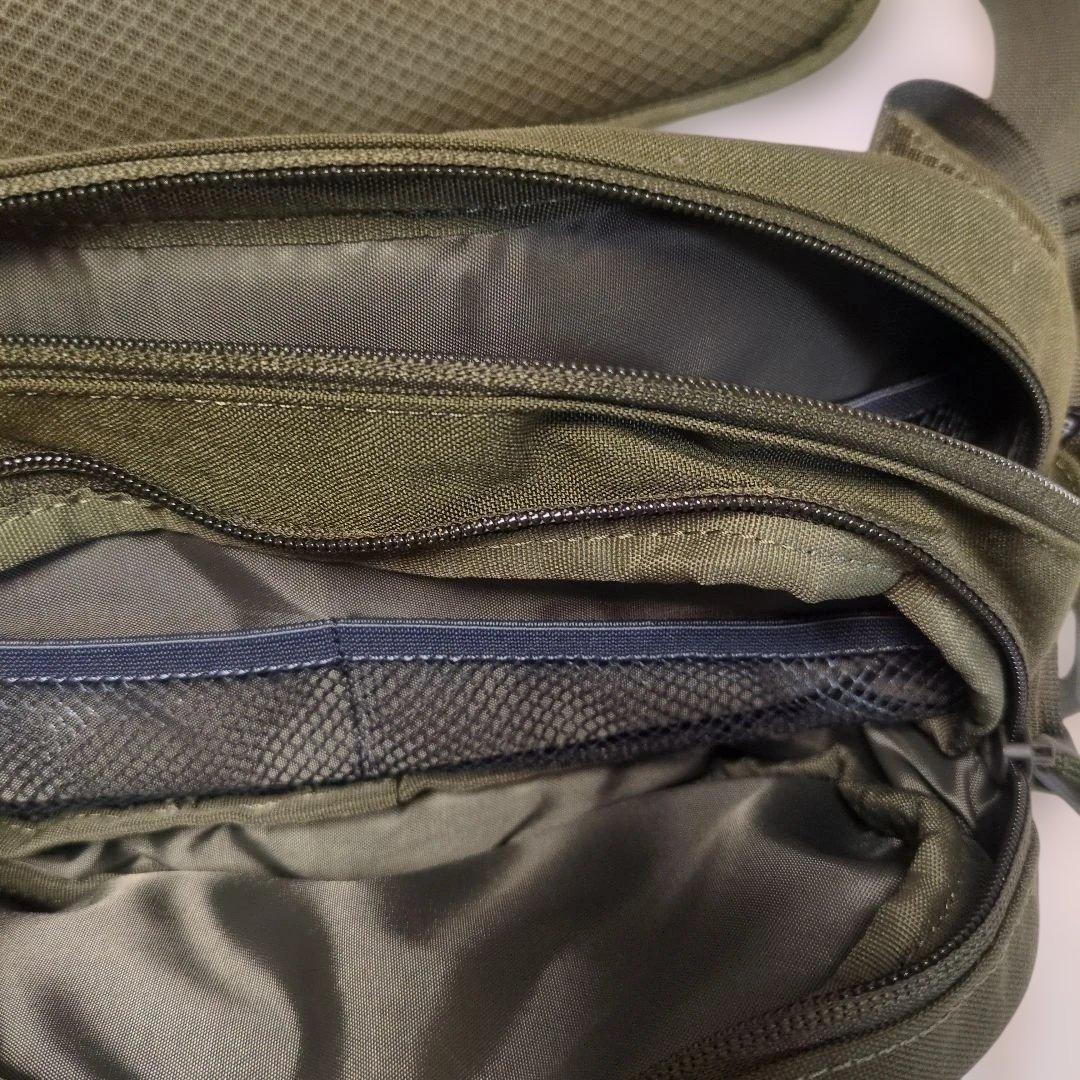 極美品　Hugoo ハグー ヒップシート カーキ　抱っこ紐