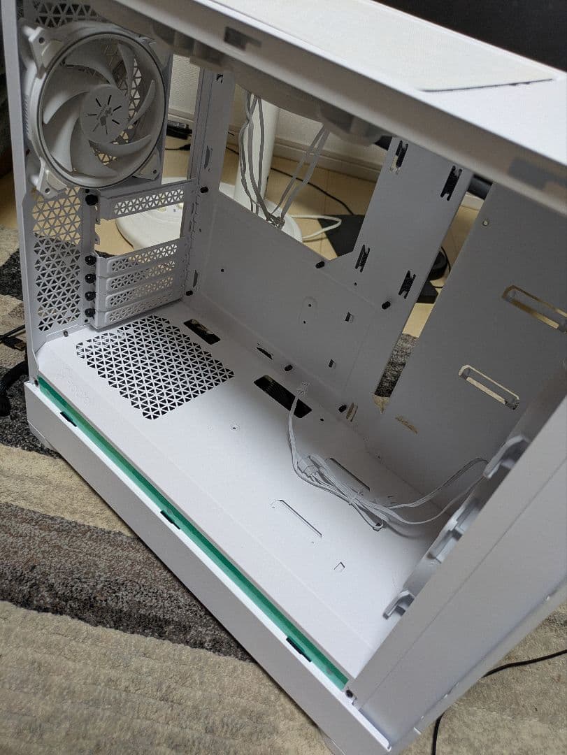 ホワイト PCケース＆1050W電源＆RGBファン