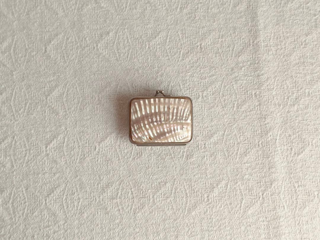 * vintage purse ୨୧ .·*° 貝がらの 小物入れ がま口