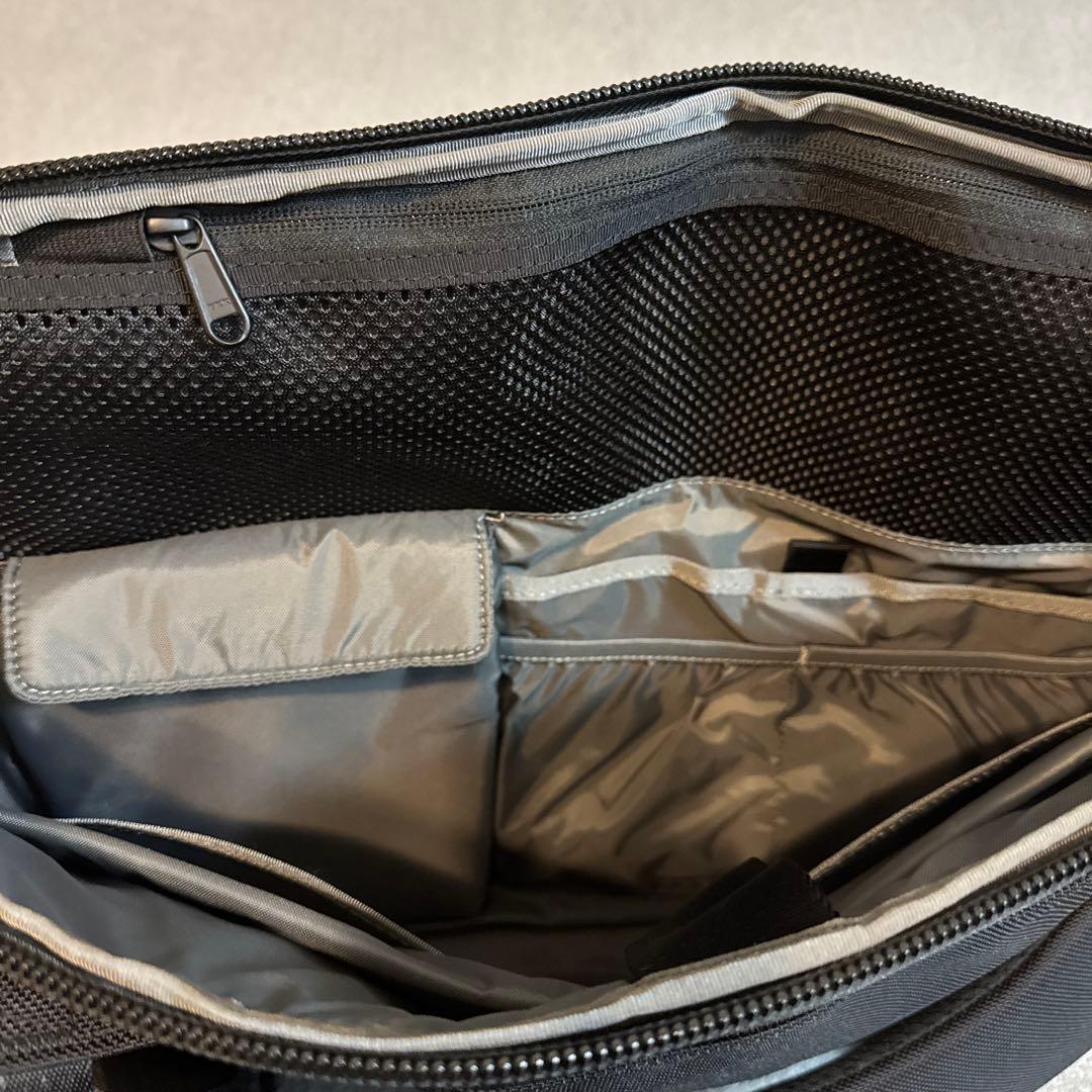 Aer メッセンジャーバッグ