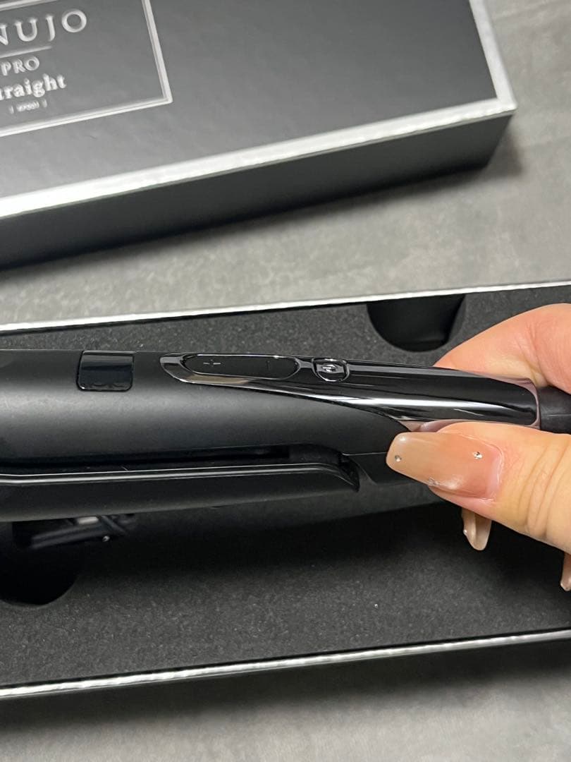 正規品　美品✨ 絹女 KINUJO PRO ヘアアイロン 最新モデル