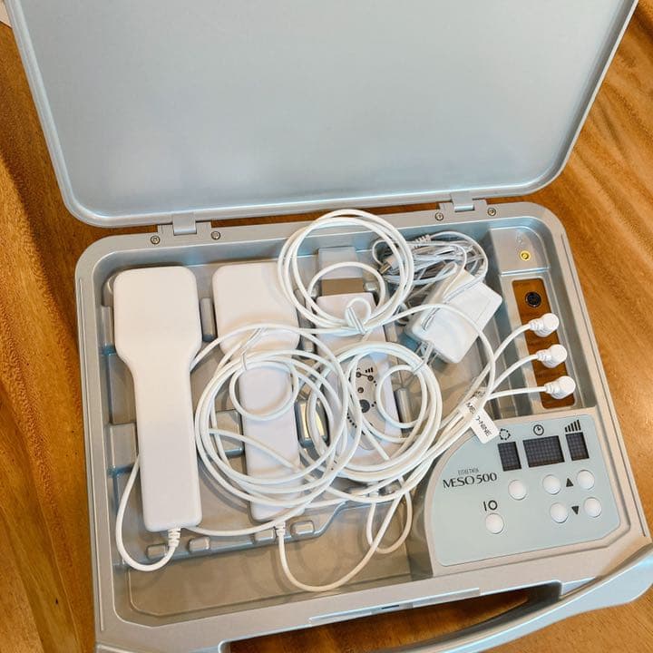 ESTHE TWIN MESO500 (エステツイン　メソ500)美顔器