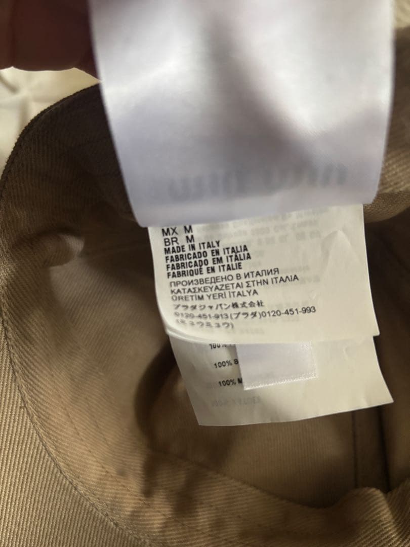 miu miu ベージュ刺繍ロゴキャップ