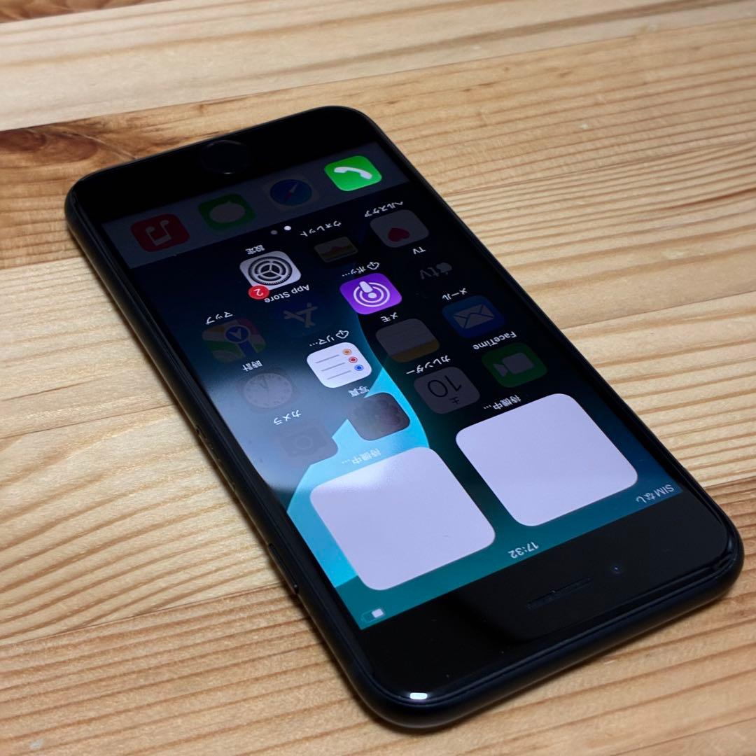 バッテリー新品　iPhoneSE第3世代64GB SIMフリー　美品　おまけ付き