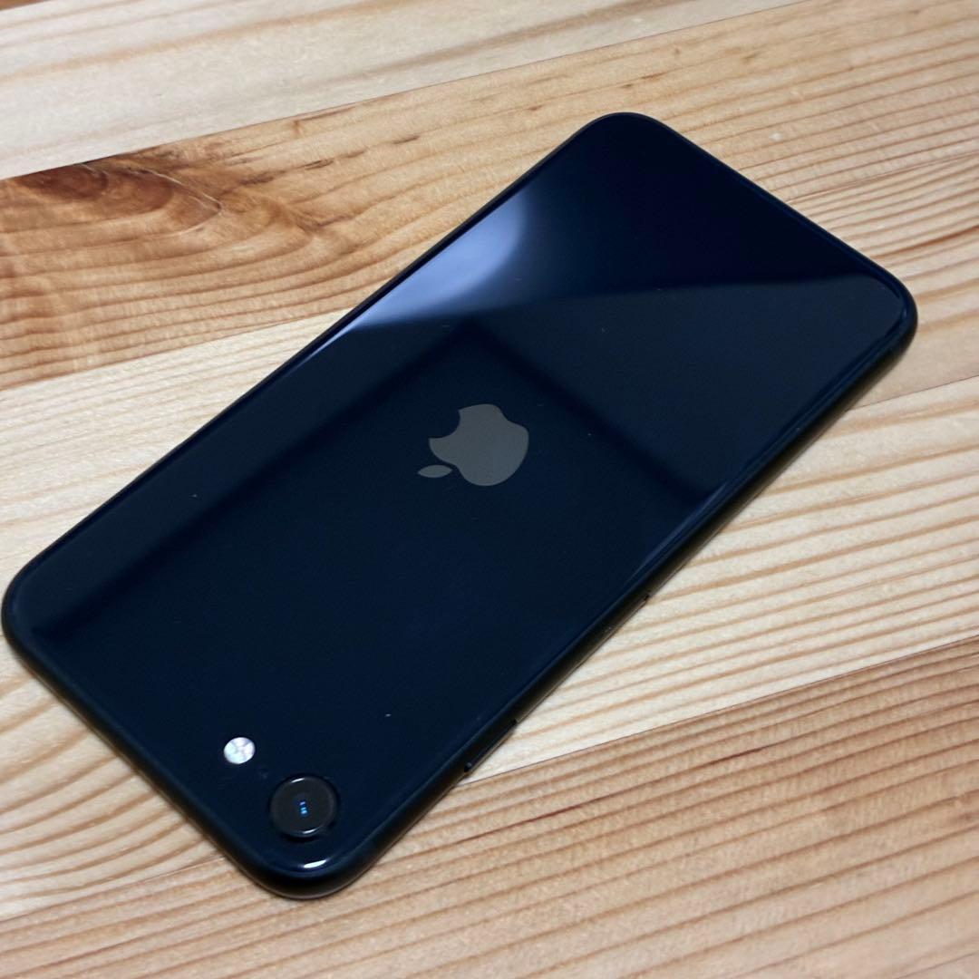 バッテリー新品　iPhoneSE第3世代64GB SIMフリー　美品　おまけ付き