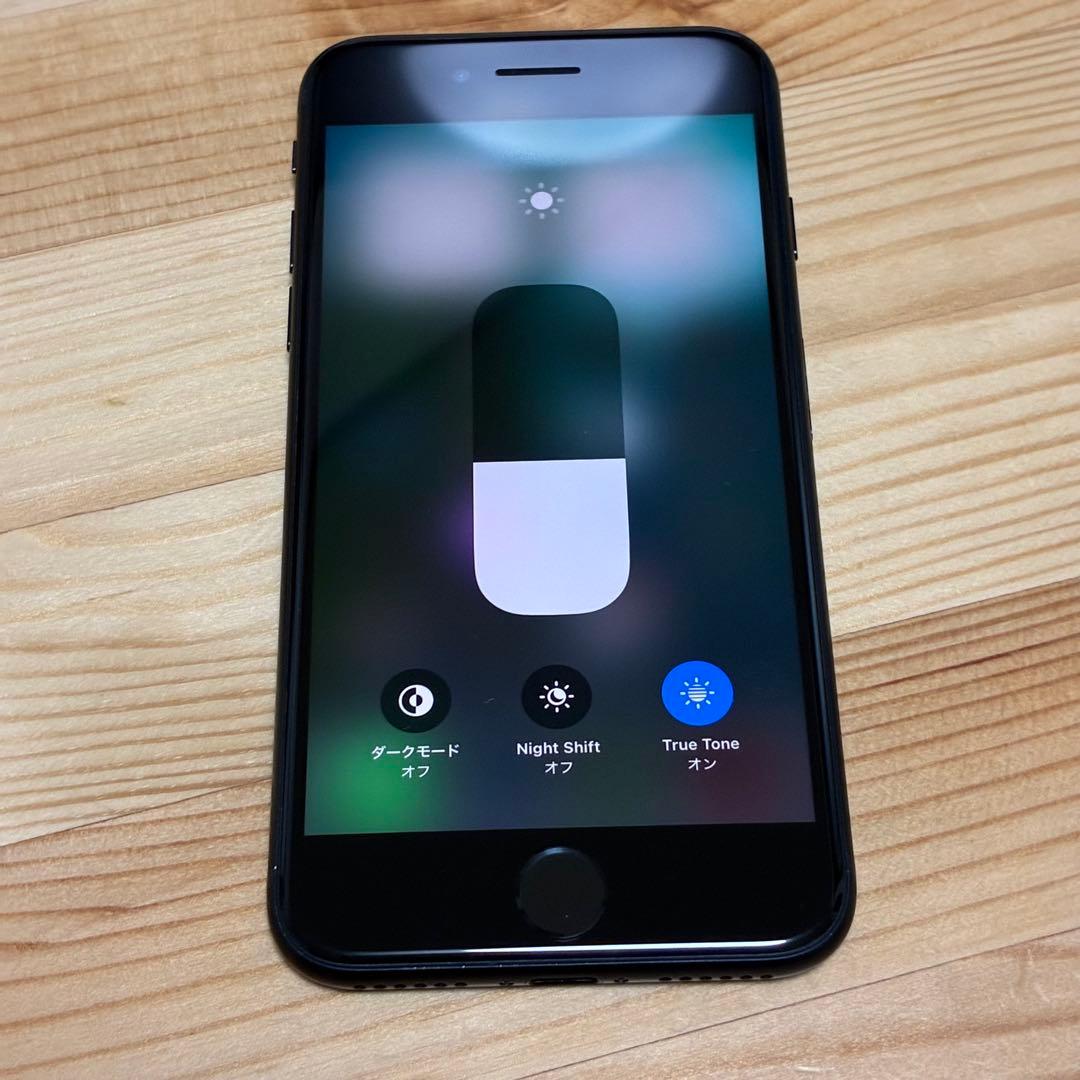 バッテリー新品　iPhoneSE第3世代64GB SIMフリー　美品　おまけ付き