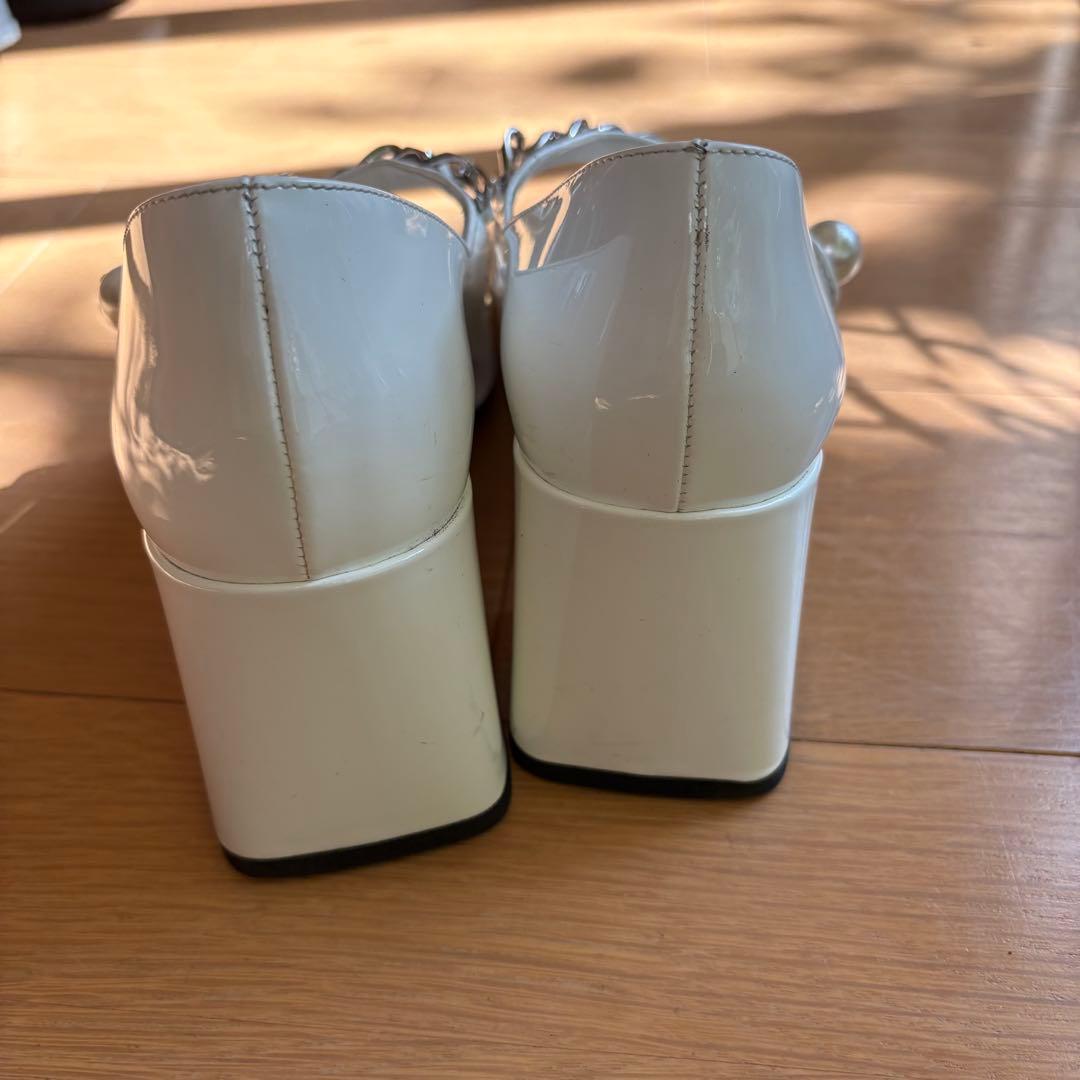 miumiuエナメルバイカラーパール付きパンプスAY