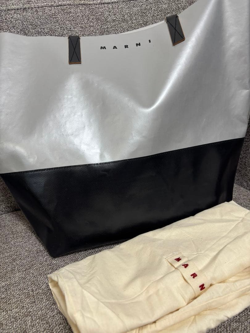 MARNI トートバッグ　炭×黒　ビニール　グレー　ブラック