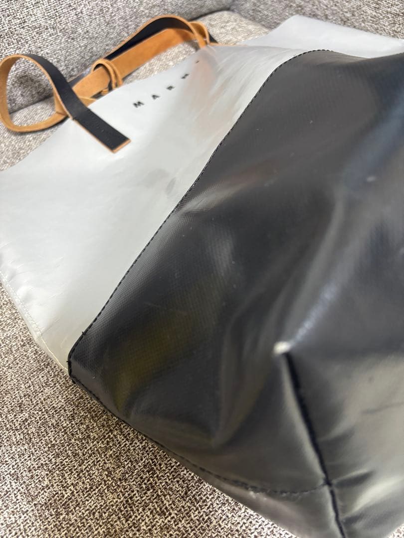 MARNI トートバッグ　炭×黒　ビニール　グレー　ブラック