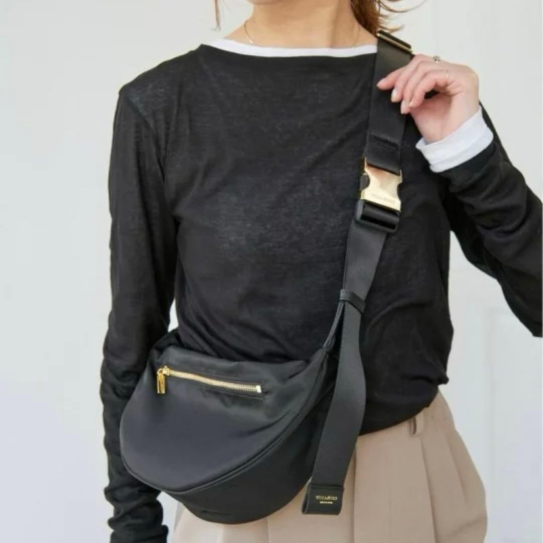 ヴィオラドーロ　ボディバッグ　斜めがけナイロンショルダー　ブラック✖️ブラック