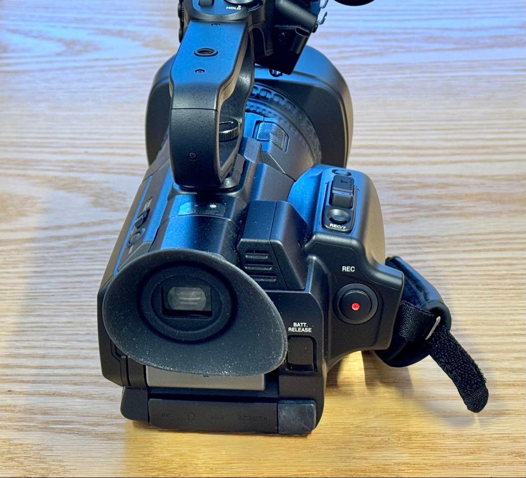 JVC 4Kビデオカメラ ケース付き　GY-HM175