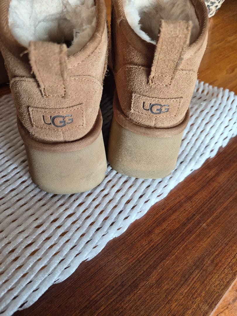 UGG クラシック ウルトラ ミニ ニュー ハイツ　サイズ 6