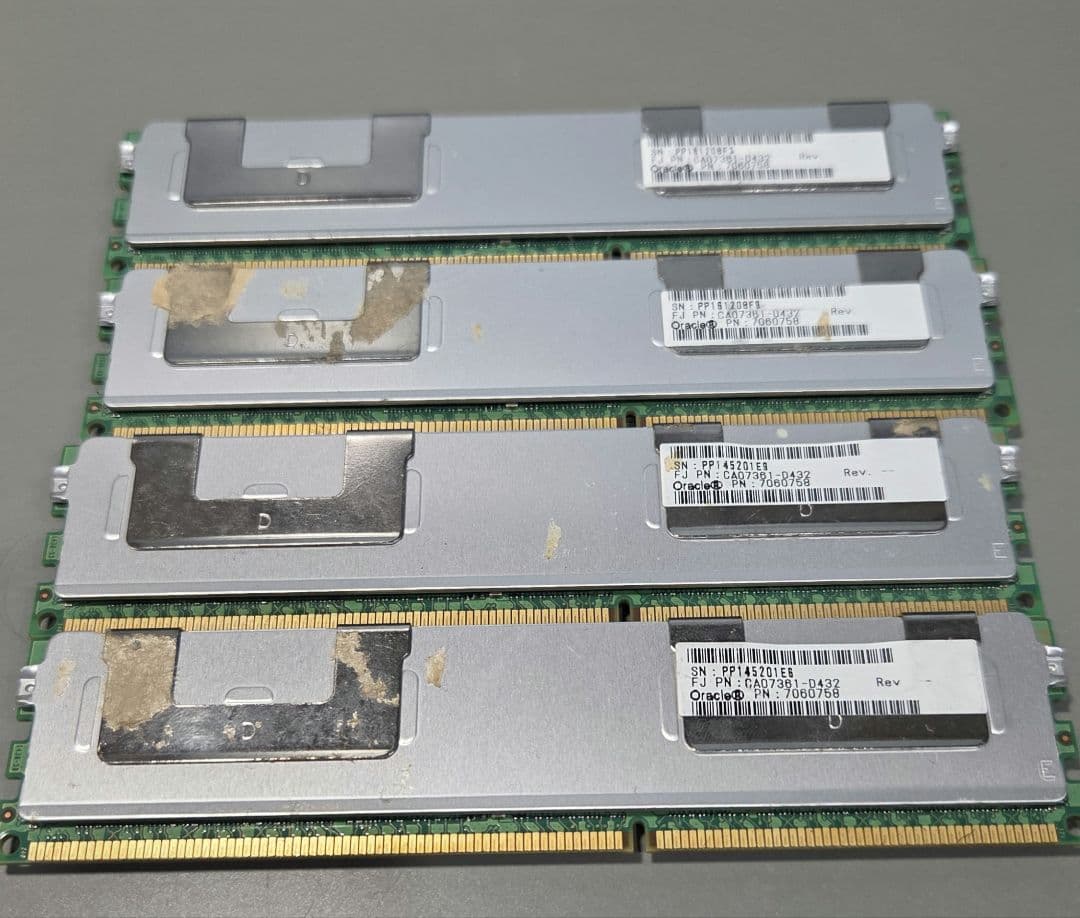 【ジャンク】Samsung 32GB DDR3 PC3L-10600R 4枚組
