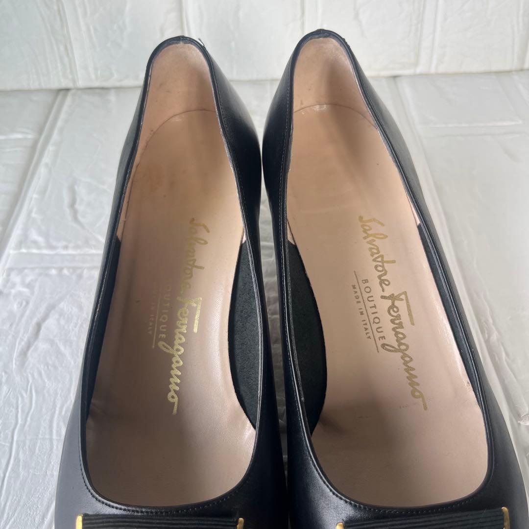 Salvatore Ferragamo フェラガモ ブラックパンプス 7C