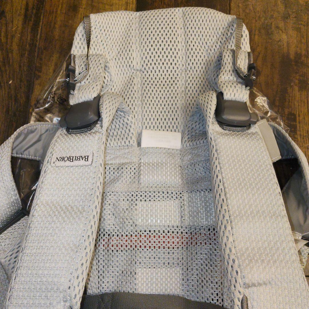【美品】BABYBJORN ONEKAI Air ワンカイエアー シルバー