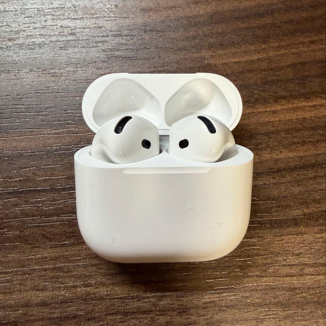 Apple AirPods 4 本体　箱付き
