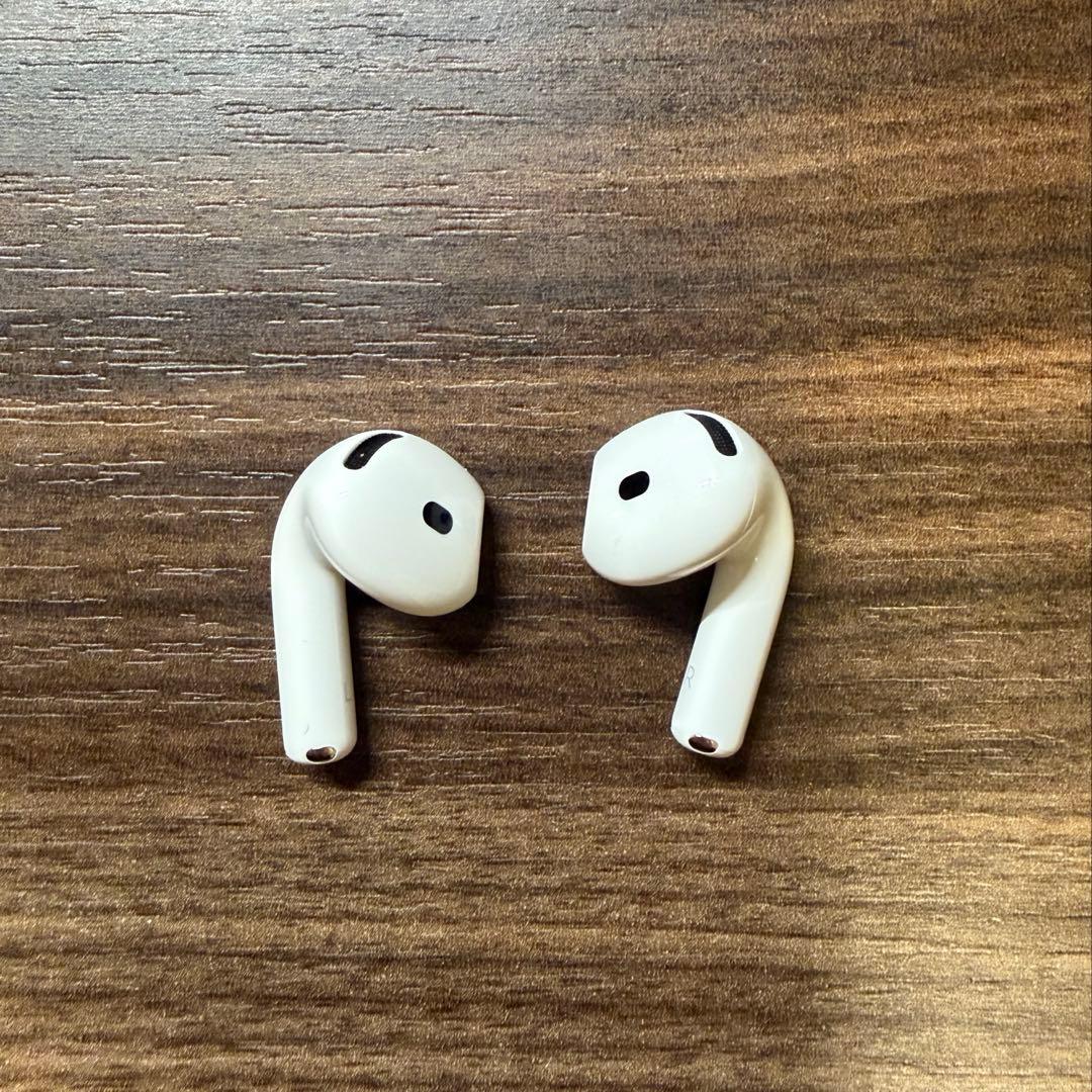 Apple AirPods 4 本体　箱付き