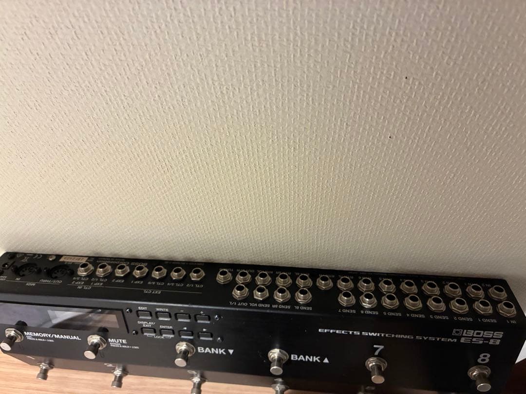 BOSS ES-8 スイッチャー