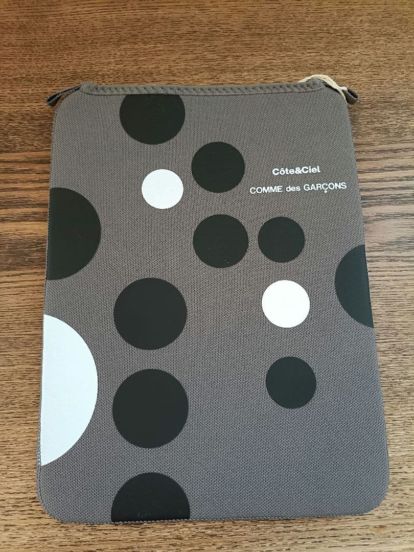 新品 Comme des Garcons x Cote&Ciel iPadケース