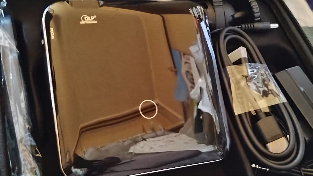 KABENI PRO2 美品　超小型高性能モバイルプロジェクター 専用バッグ付き