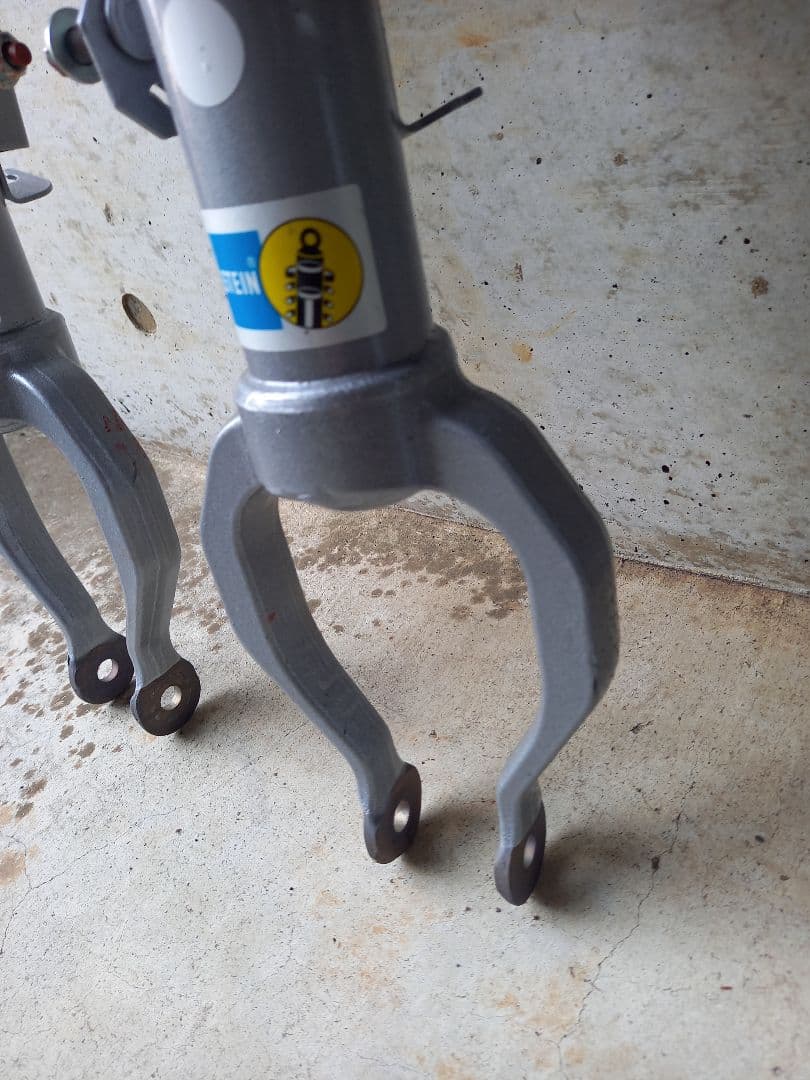 ニッサンGTR ニスモ 2017年式 　　　　新車外し 純正サスペンション