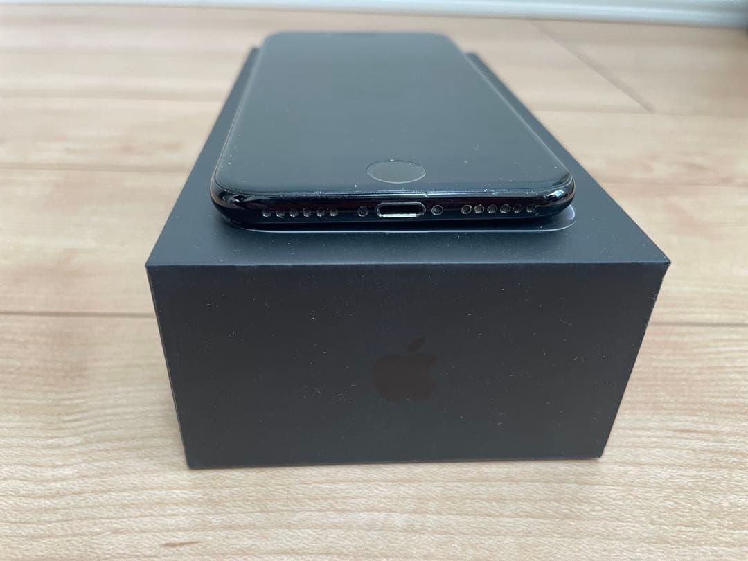 【美品】Apple iPhone 7 ブラック 256GB 本体 SIMフリー